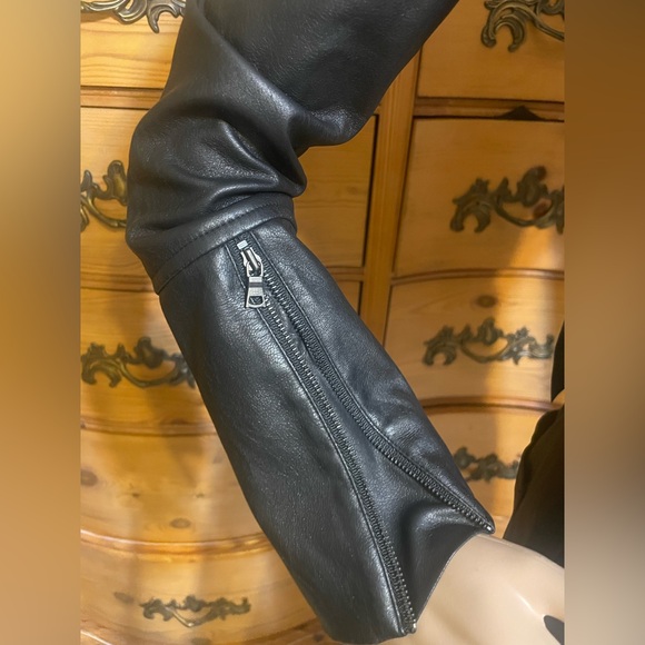 Black Off-Shoulder Leather Jacket - Picture 5 of 11